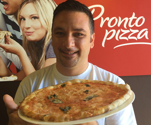 Pronto Pizza introduce sus nuevas creaciones de la mano de un maestro pizzero