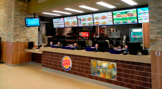 Burger King Franquicias. En cuanto a la franquicia Burger King, existen muchas razones para unirse a esta gran empresa de 57 años de innovación y logros. Entre ellas destacan los orogramas de formación que ofrece a nivel mundial, para que el franquiciado y sus equipos pueden llevar a cabo el más alto nivel de servicio y que su negocio pueda crecer logrando la excelencia operacional.