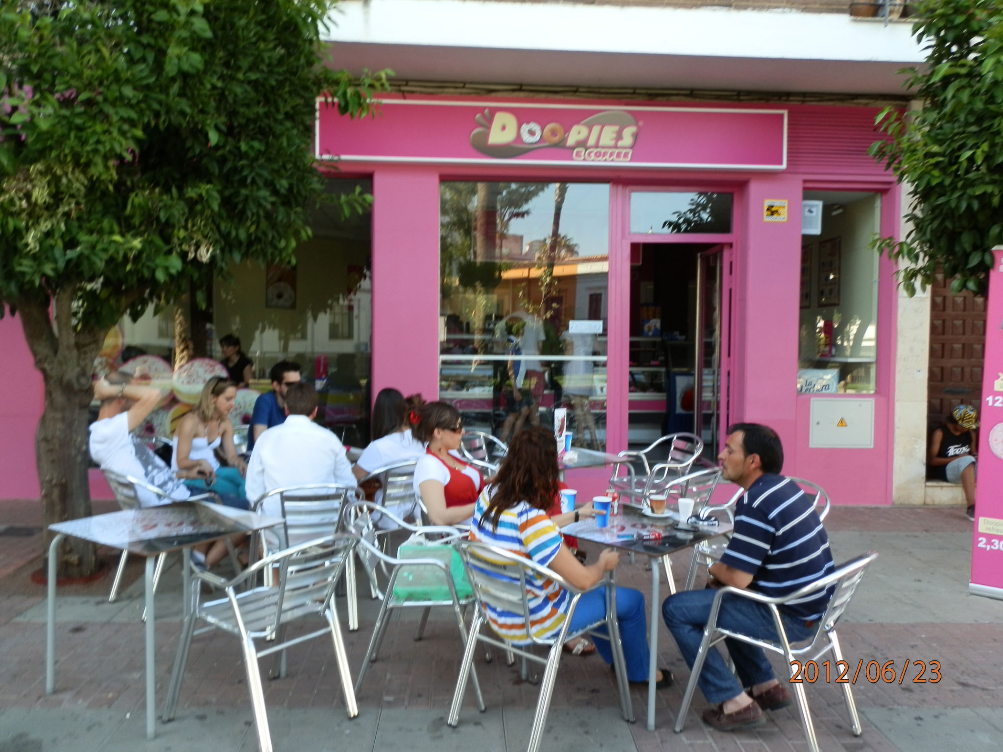 Doopies And Coffee abre una nueva tienda  tienda en Badajoz.
