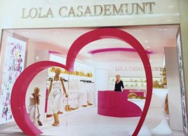 Franquicia Lola Casademunt. Expertos en el sector de los complementos de moda mujer.