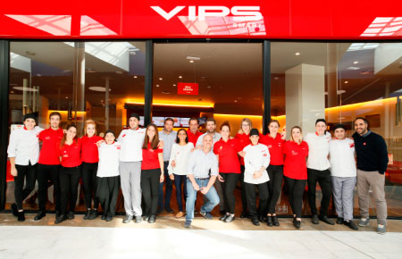 Franquicias Grupo Vips,  uno de los grupos de restauración líderes en España, aterriza por primera vez en Santiago de Compostela con su marca VIPS Smart, que ofrece VIPS